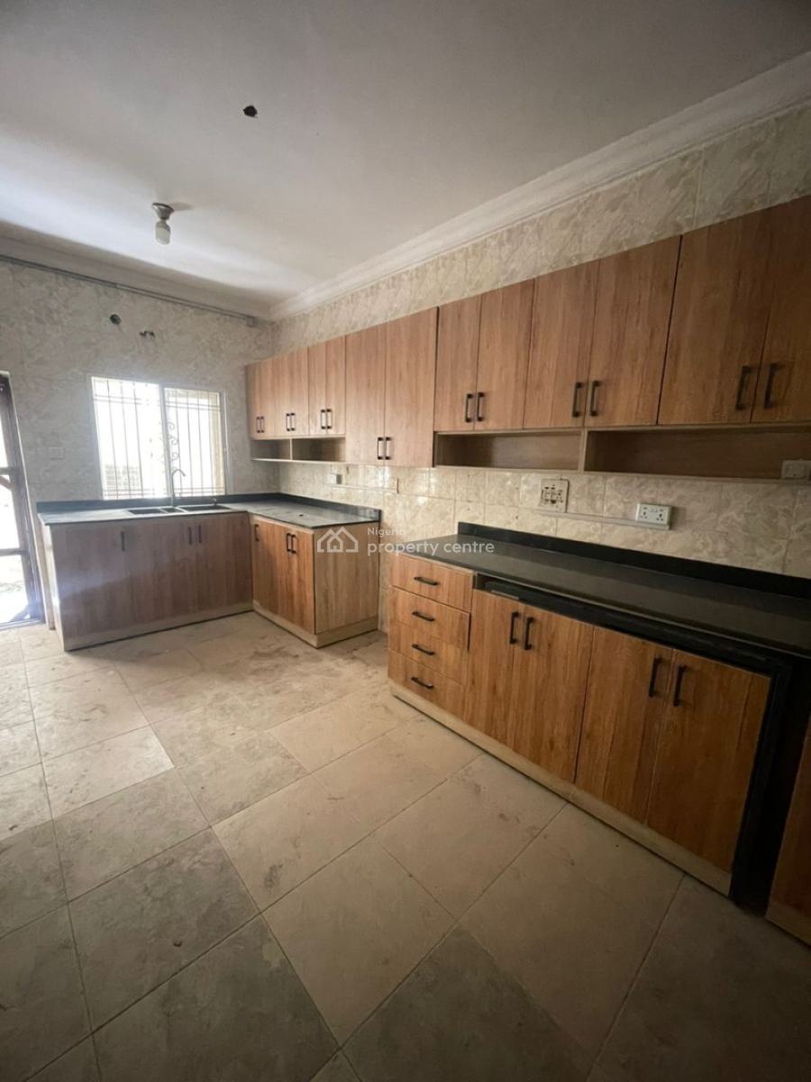 3 Bedroom Terrace + Bq, Lekki Phase 1, Lekki, Lagos, Flat / Apartment for Rent