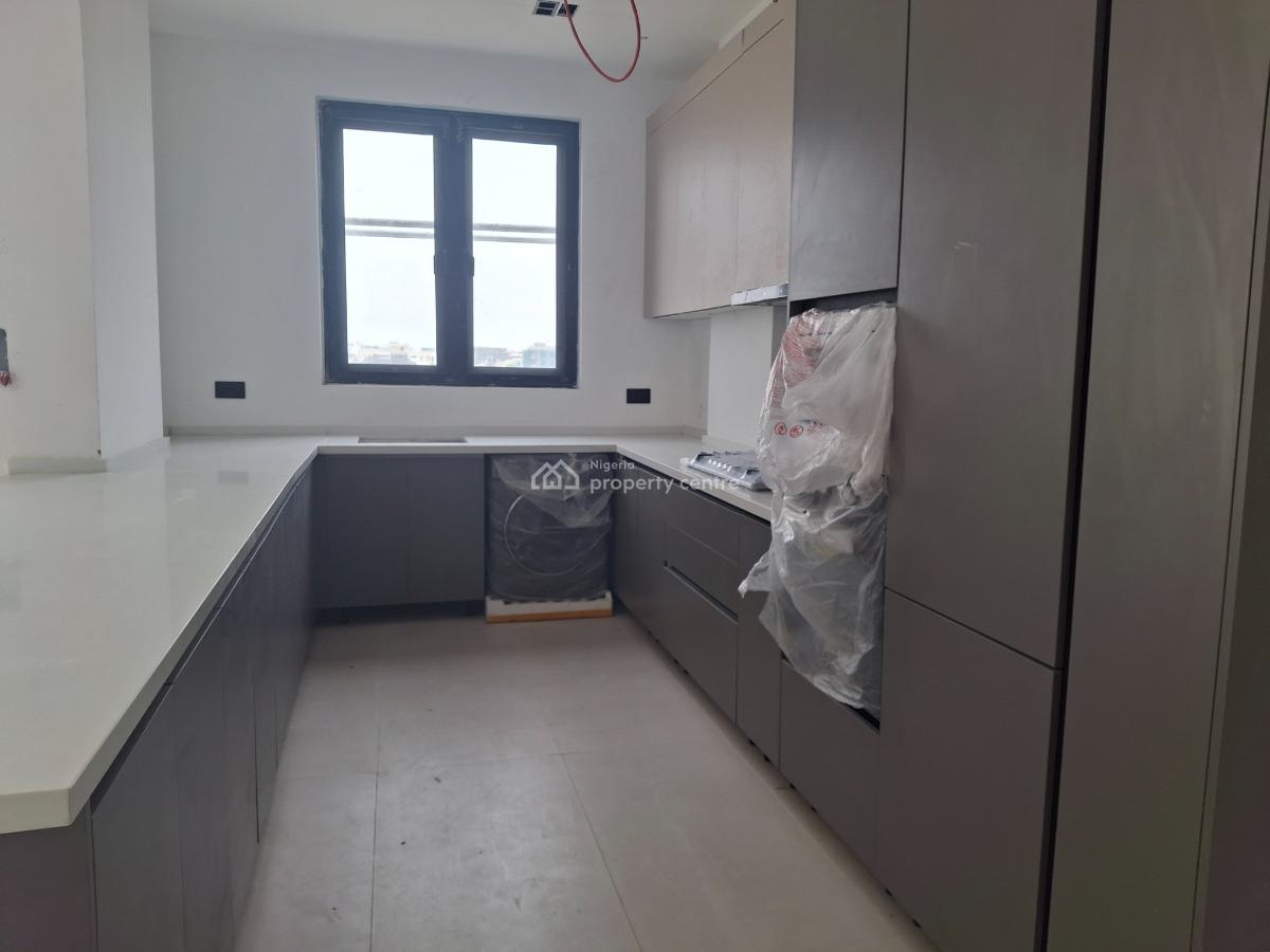 Massive 2 Bedroom Flat, Lekki Phase 1, Lekki, Lagos, Flat / Apartment for Sale
