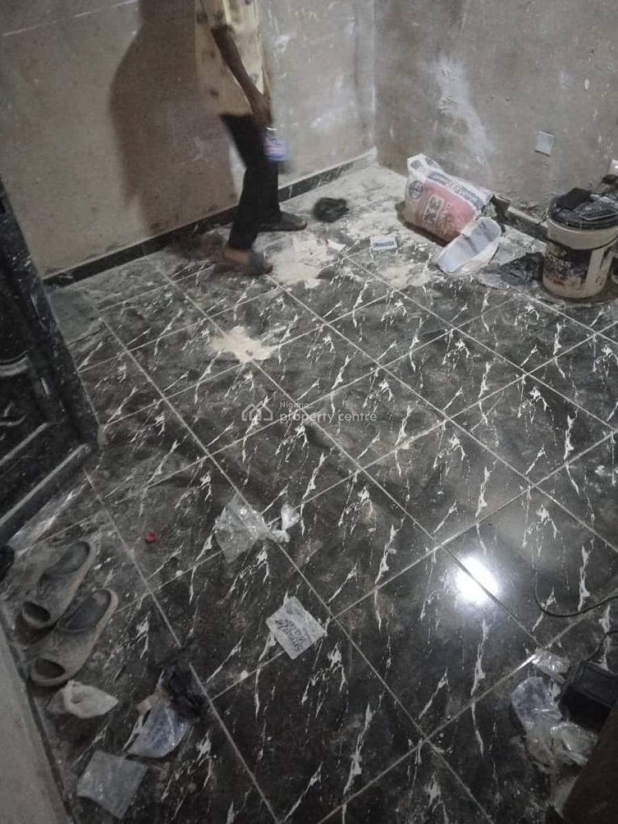 Newly Built Room Self Con, Shomolu, Lagos, Self Contain (single Rooms) for Rent