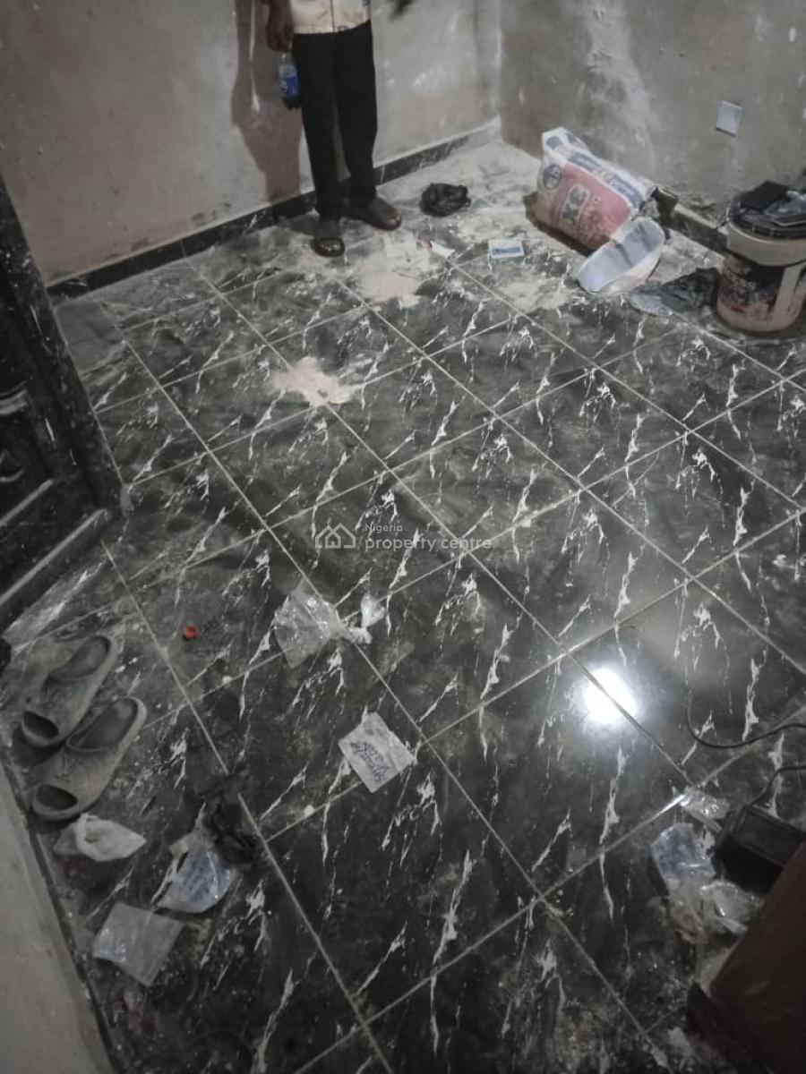 Newly Built Room Self Con, Shomolu, Lagos, Self Contain (single Rooms) for Rent