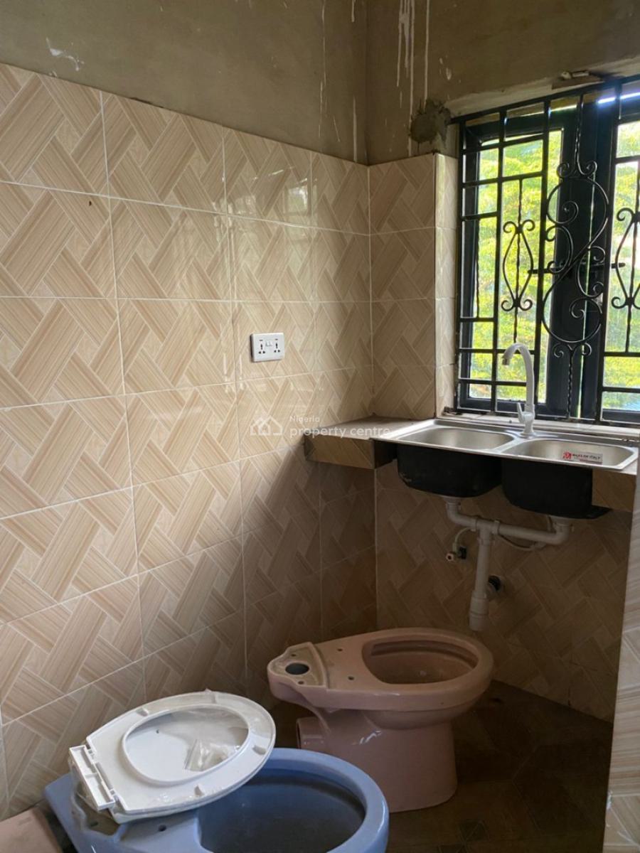 2 Bedroom Flat Upstairs, Alagomeji, Yaba, Lagos, Flat / Apartment for Rent