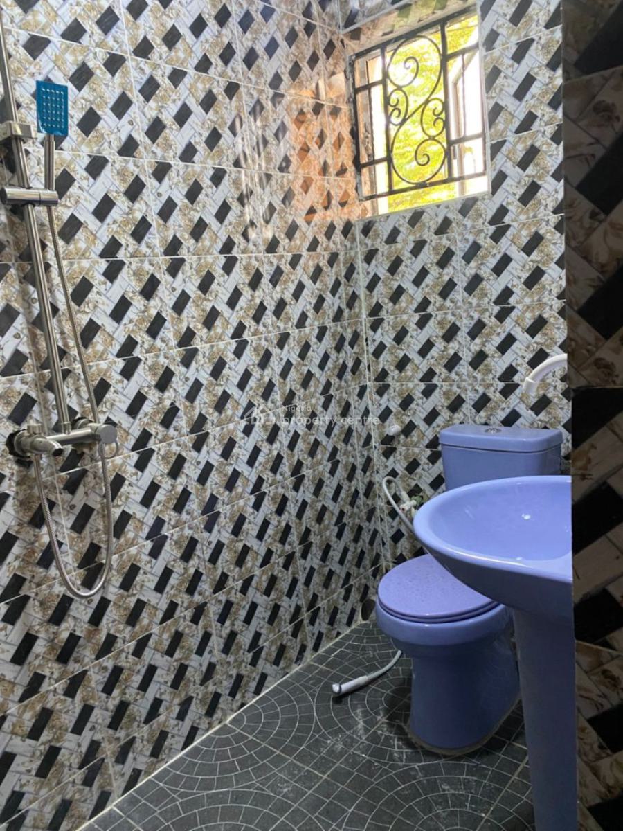 2 Bedroom Flat Upstairs, Alagomeji, Yaba, Lagos, Flat / Apartment for Rent