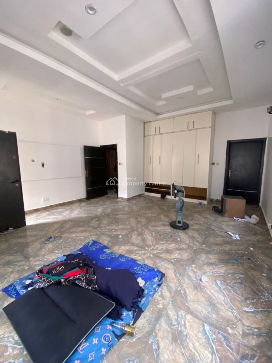 Spacious Master Bedroom, Osapa, Lekki, Lagos, Flat / Apartment for Rent