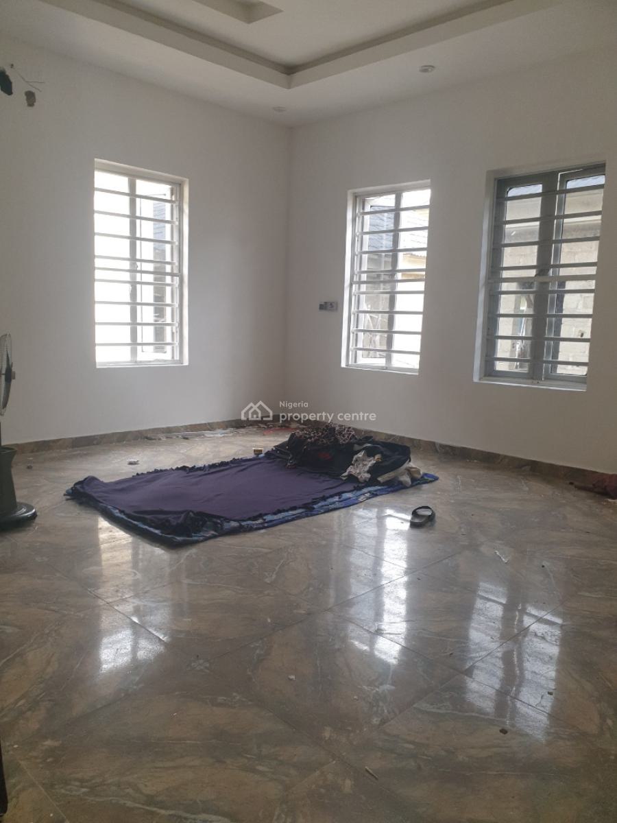 Spacious Master Bedroom, Osapa, Lekki, Lagos, Flat / Apartment for Rent