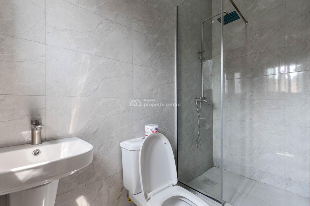 Unfurnished 2 Bedroom Apartment, Lekki Phase 1, Lekki, Lagos, Flat / Apartment for Sale