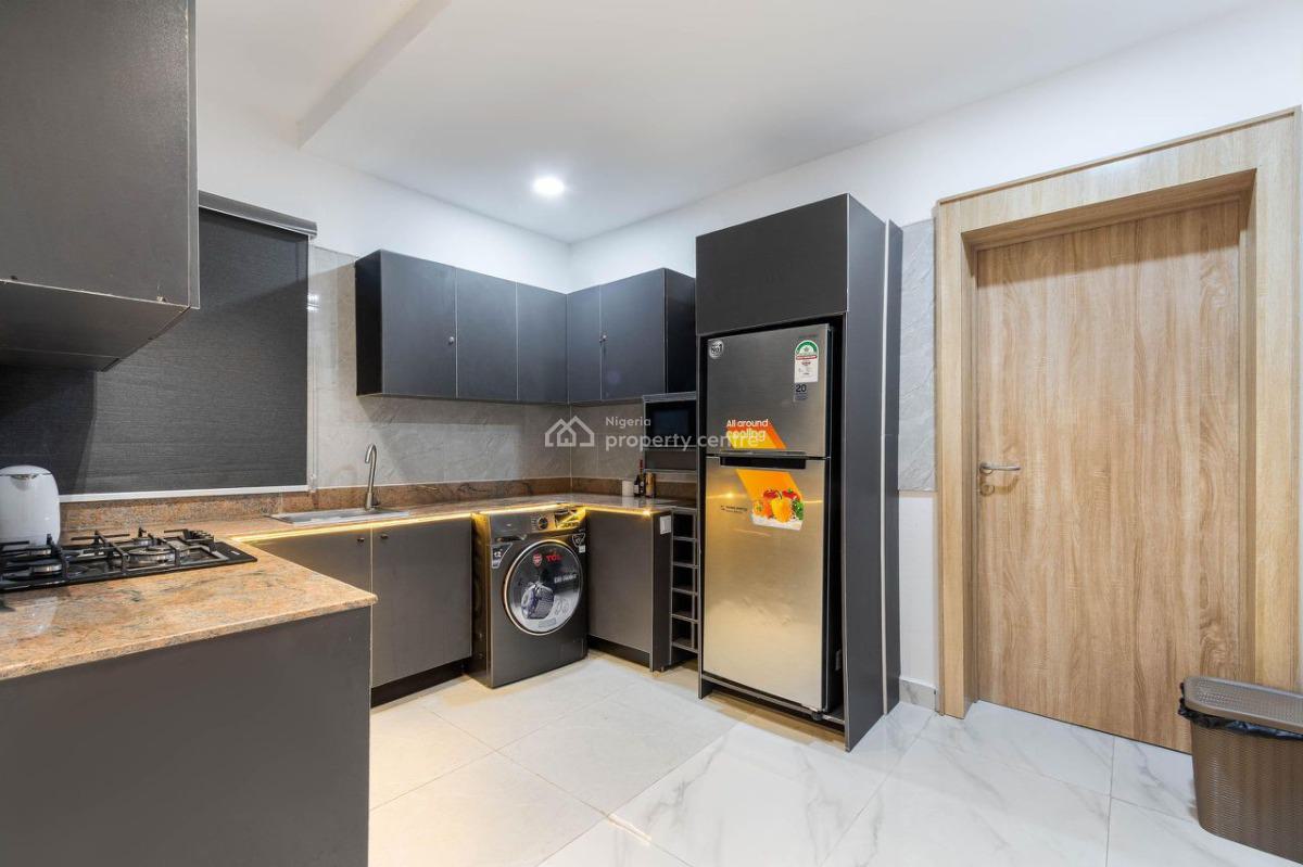 Unfurnished 2 Bedroom Apartment, Lekki Phase 1, Lekki, Lagos, Flat / Apartment for Sale