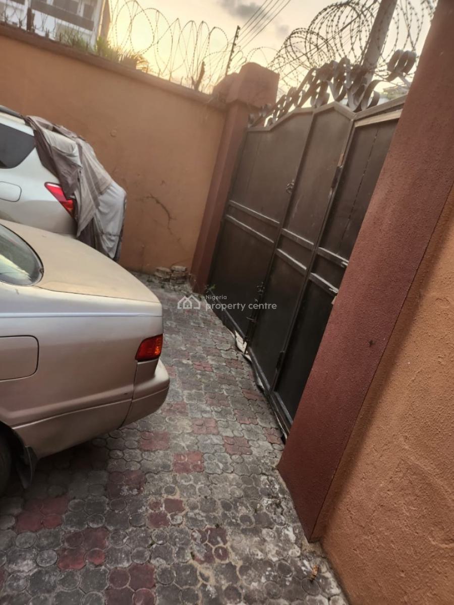 Very Spacious 4 Units of 3 Bedrooms Apartments, Parkview, Ikoyi, Lagos, Block of Flats for Sale