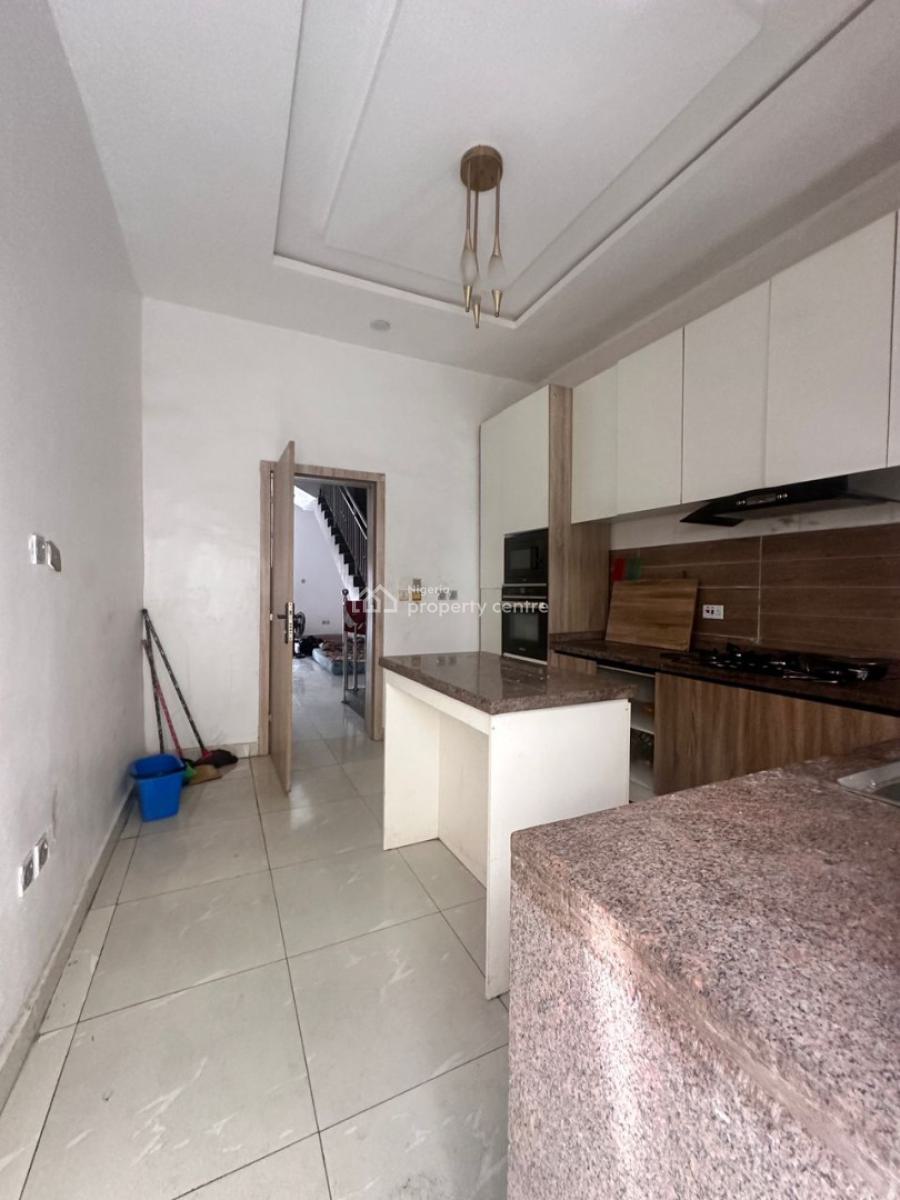 Distress 4 Bedroom Semi-detached Duplex, Orchid, Lekki, Lagos, Semi-detached Duplex for Sale