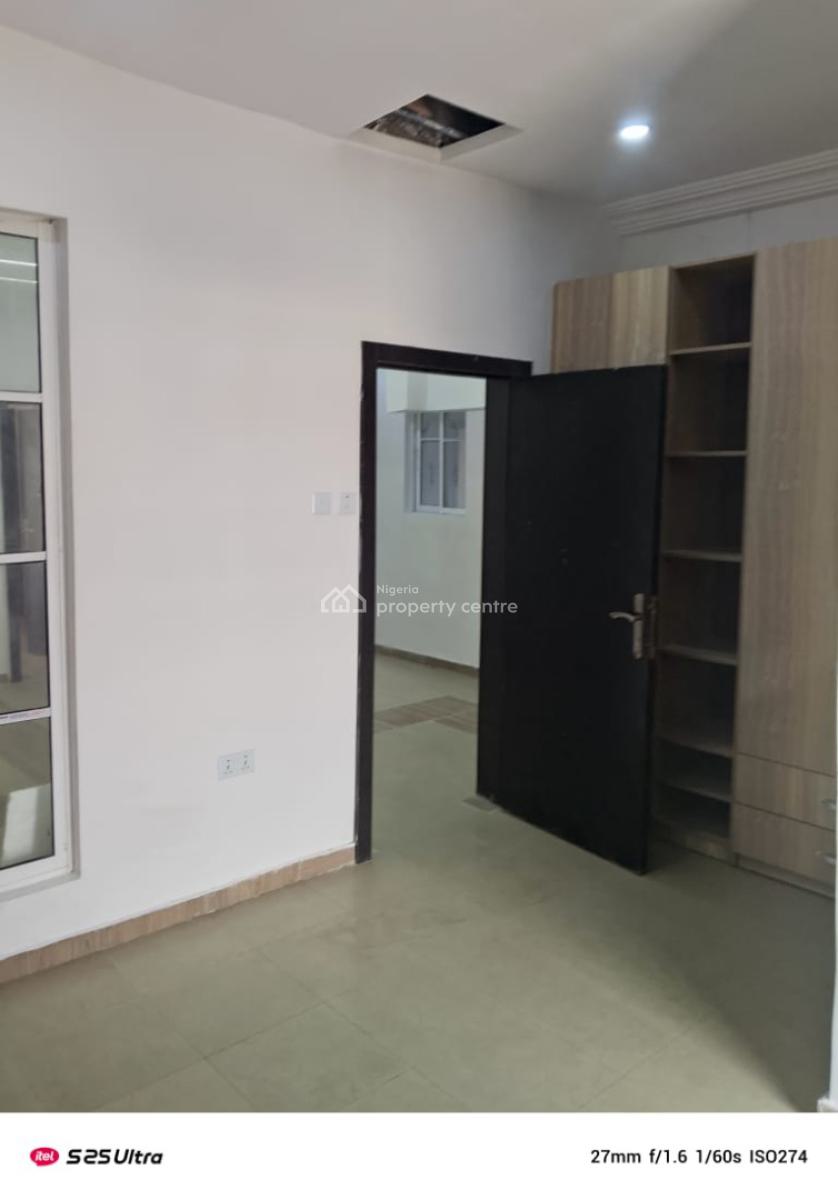 Well Maintained 2 Bedroom Flat Upstairs, Chevron Alternative Route, Lekki, Lagos, Flat / Apartment for Rent
