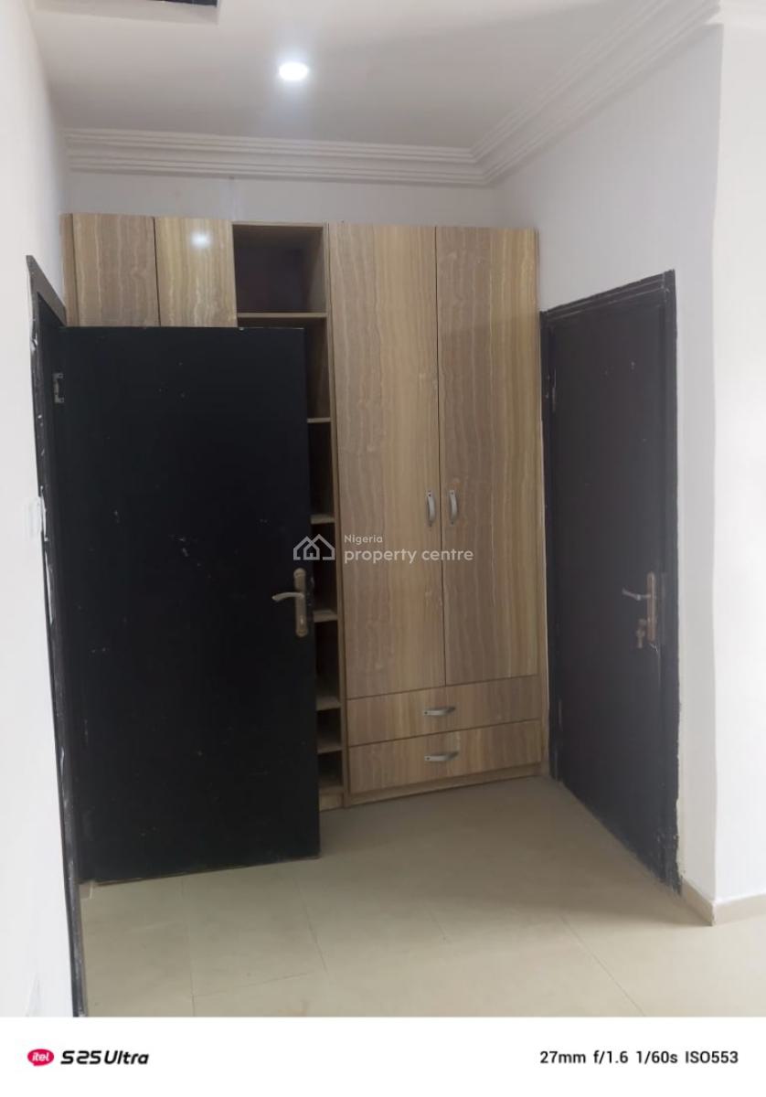 Well Maintained 2 Bedroom Flat Upstairs, Chevron Alternative Route, Lekki, Lagos, Flat / Apartment for Rent
