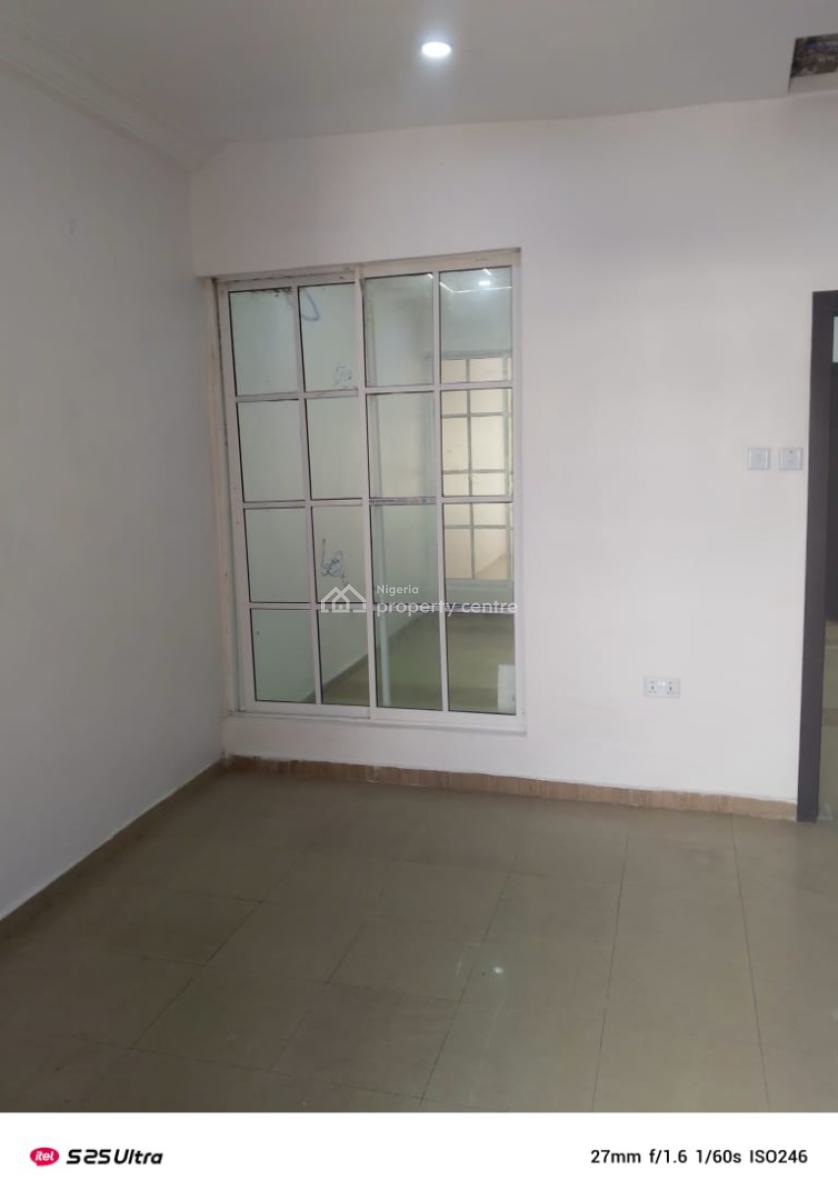 Well Maintained 2 Bedroom Flat Upstairs, Chevron Alternative Route, Lekki, Lagos, Flat / Apartment for Rent