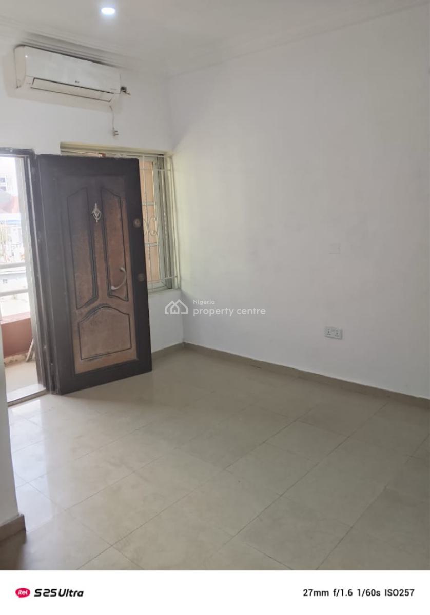 Well Maintained 2 Bedroom Flat Upstairs, Chevron Alternative Route, Lekki, Lagos, Flat / Apartment for Rent