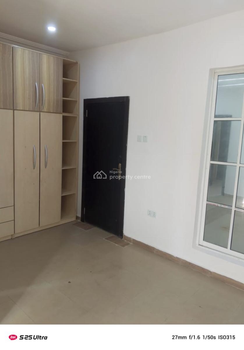 Well Maintained 2 Bedroom Flat Upstairs, Chevron Alternative Route, Lekki, Lagos, Flat / Apartment for Rent