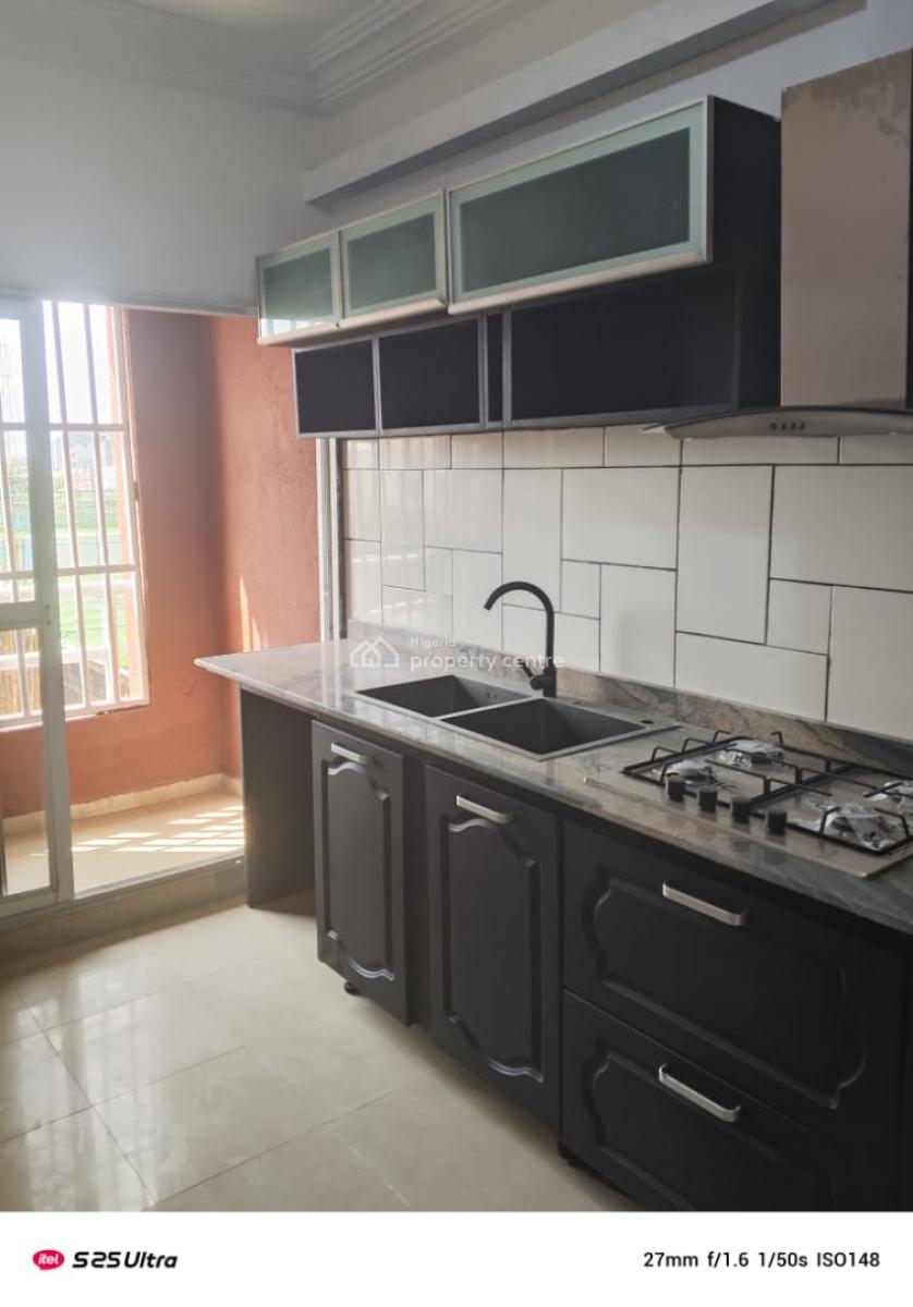 Well Maintained 2 Bedroom Flat Upstairs, Chevron Alternative Route, Lekki, Lagos, Flat / Apartment for Rent