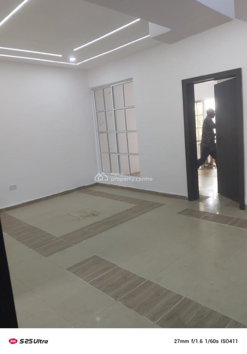 Well Maintained 2 Bedroom Flat Upstairs, Chevron Alternative Route, Lekki, Lagos, Flat / Apartment for Rent
