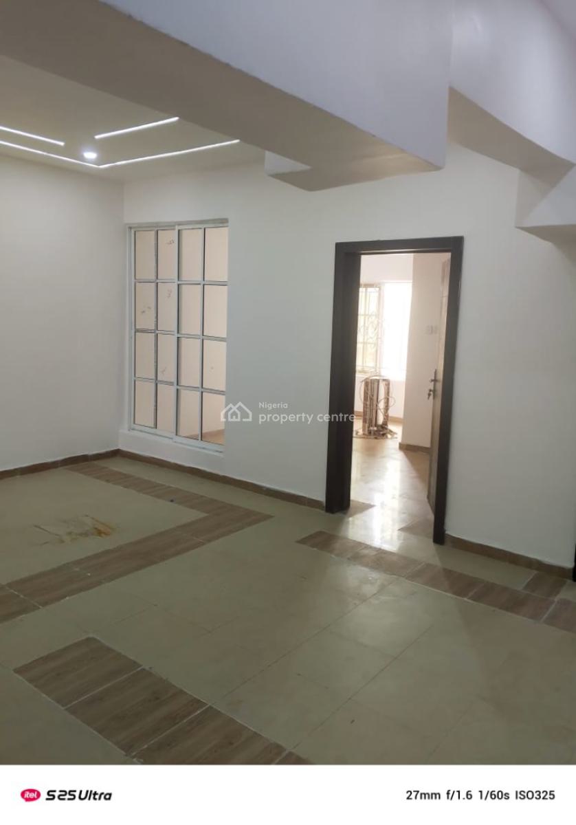 Well Maintained 2 Bedroom Flat Upstairs, Chevron Alternative Route, Lekki, Lagos, Flat / Apartment for Rent