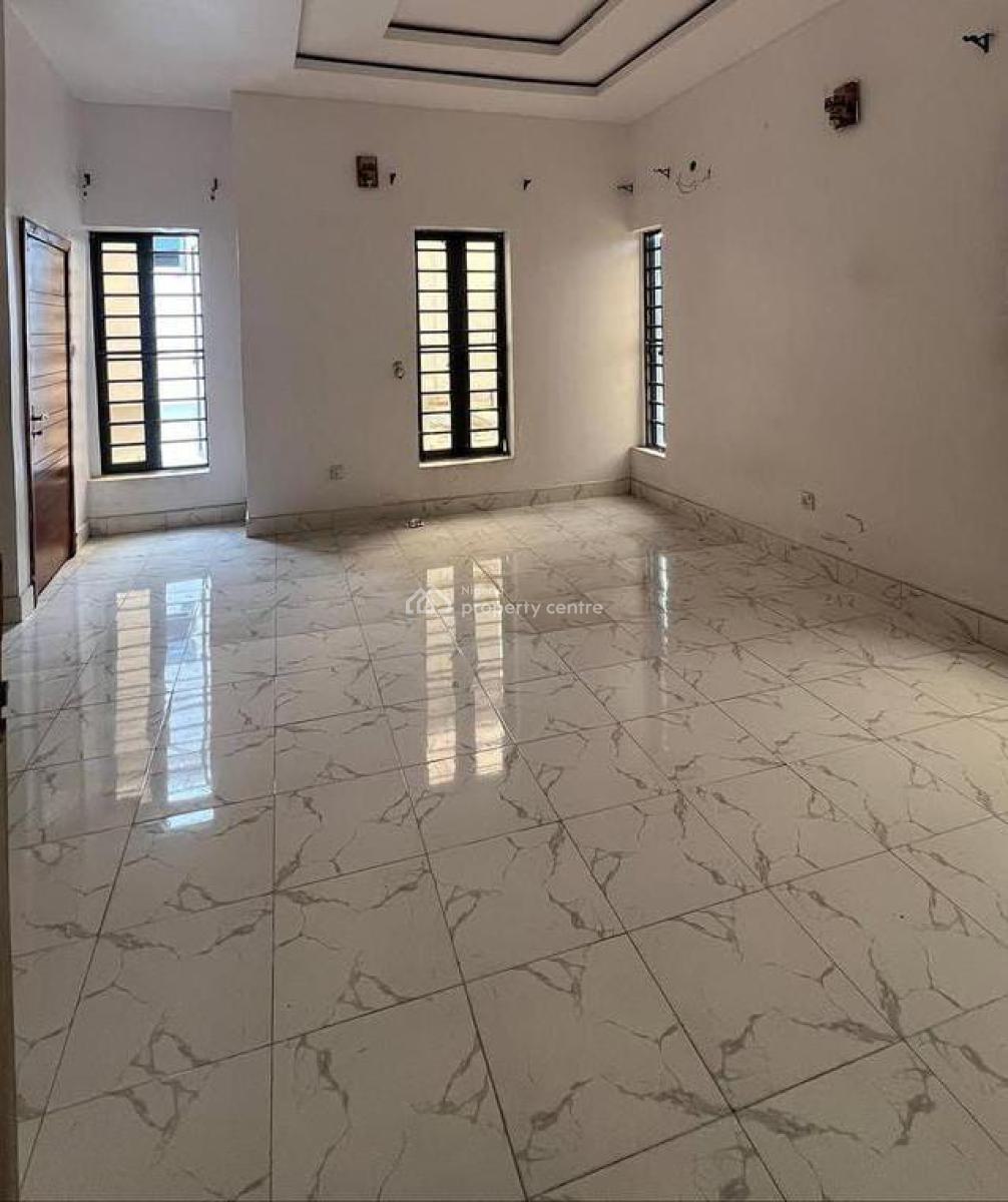 Neat 2 Bedrooms Flat All Ensuite, 24 Hours Electricity, Alagomeji, Yaba, Lagos, Flat / Apartment for Rent