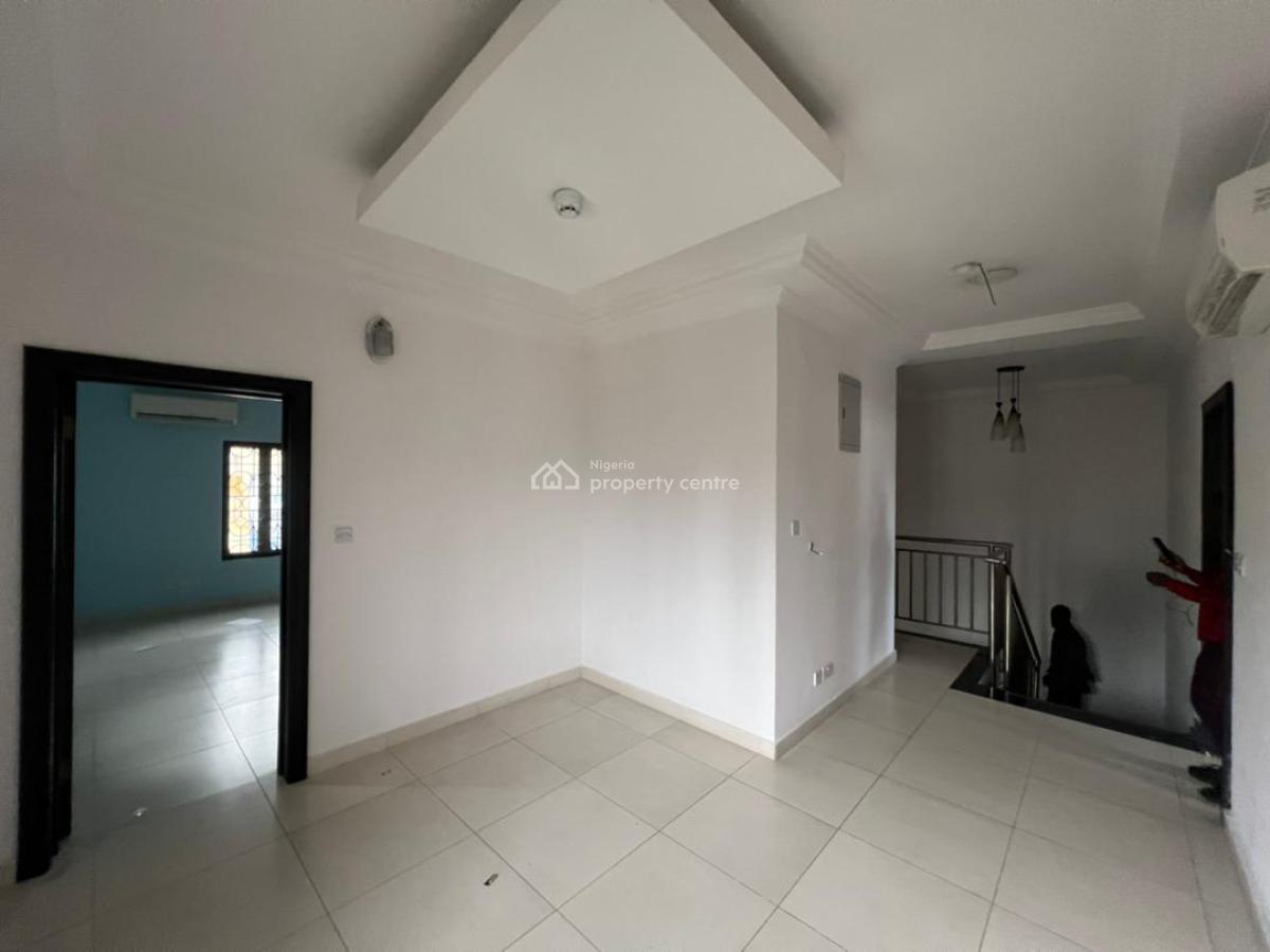 3 Bedrooms Semi Detached Duplex with Bq, Lekki Phase 1, Lekki, Lagos, Semi-detached Duplex for Rent