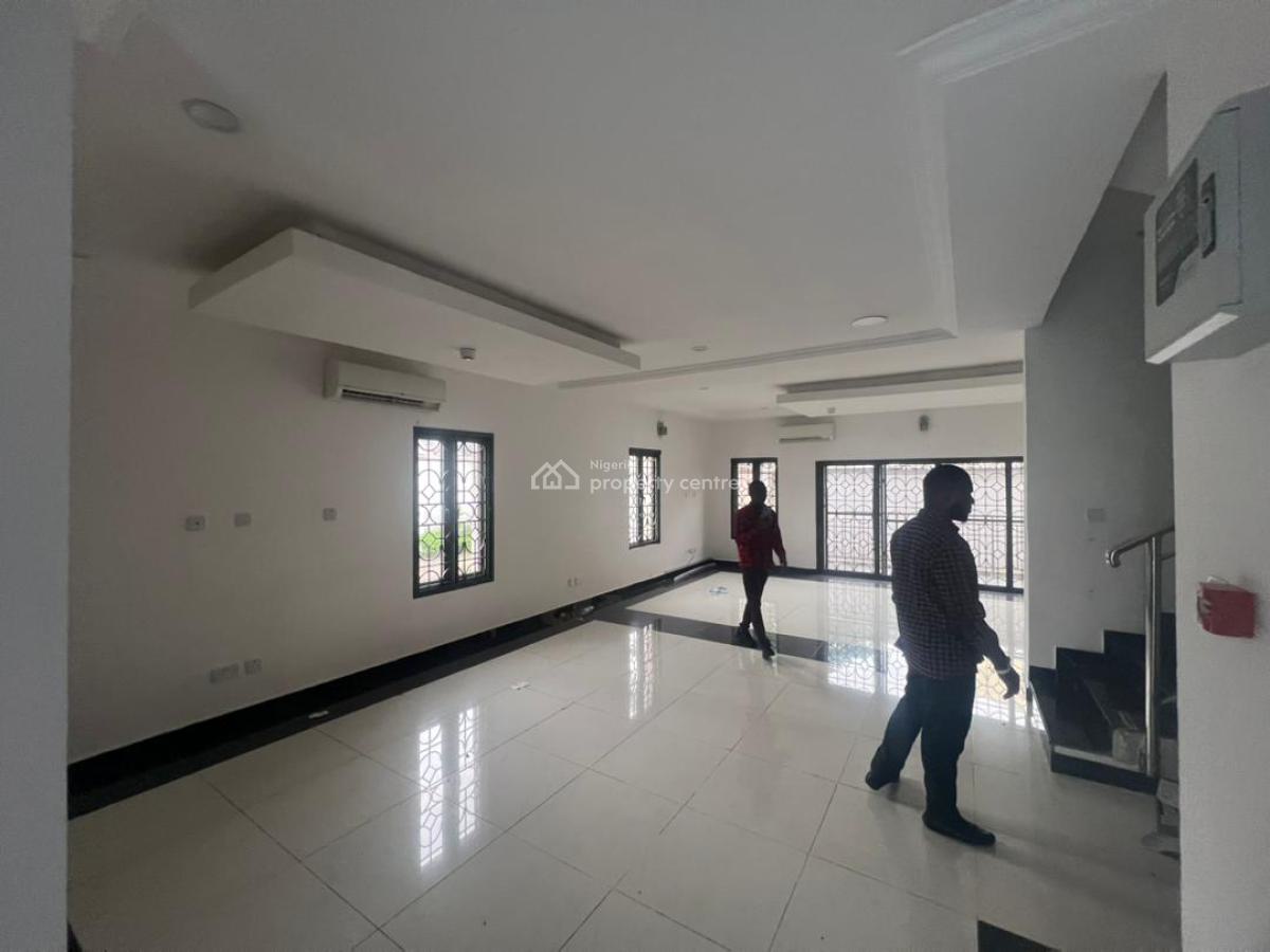 3 Bedrooms Semi Detached Duplex with Bq, Lekki Phase 1, Lekki, Lagos, Semi-detached Duplex for Rent