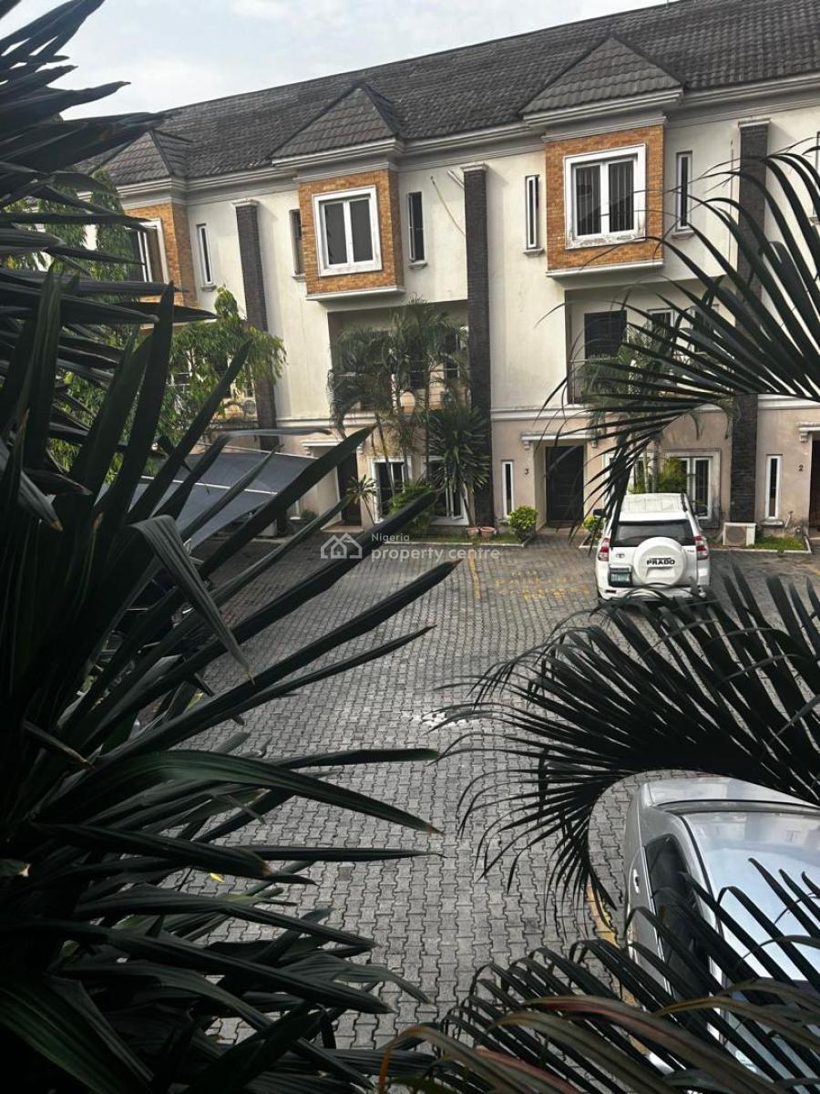 Distress 4 Bedroom Terrace Duplex with Bq, Osapa, Lekki, Lagos, Terraced Duplex for Sale