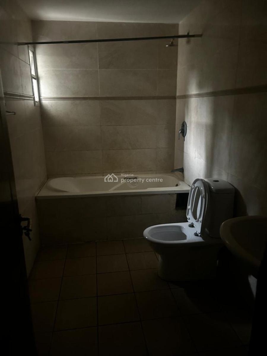 Distress 4 Bedroom Terrace Duplex with Bq, Osapa, Lekki, Lagos, Terraced Duplex for Sale