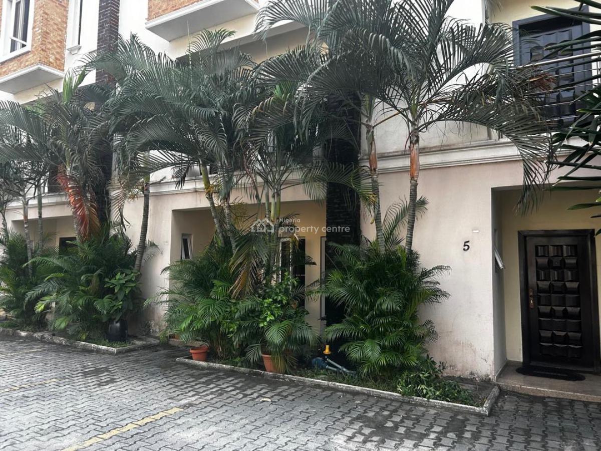 Distress 4 Bedroom Terrace Duplex with Bq, Osapa, Lekki, Lagos, Terraced Duplex for Sale