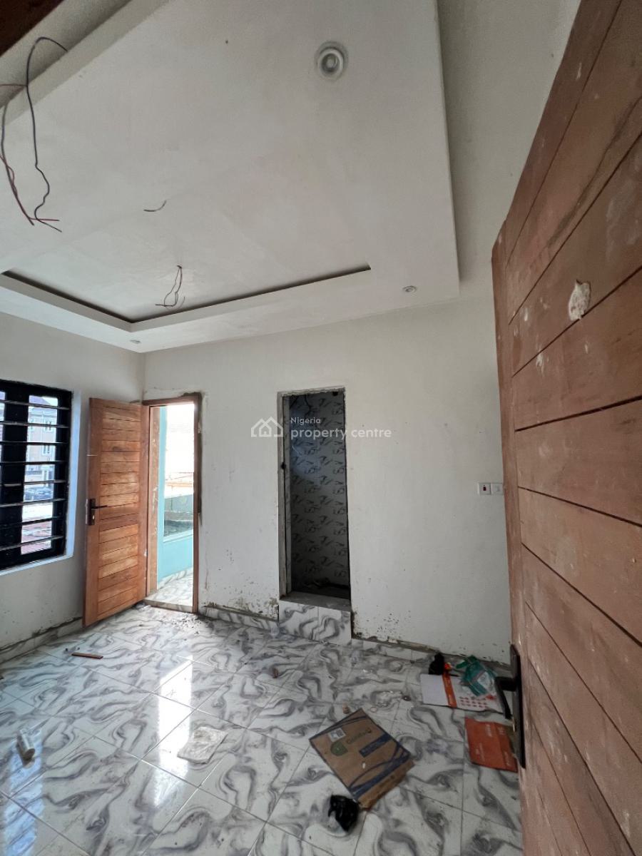 Units of One Bedroom for Lease, Araromi Street, Shomolu., Shomolu, Lagos, Mini Flat (room and Parlour) for Sale