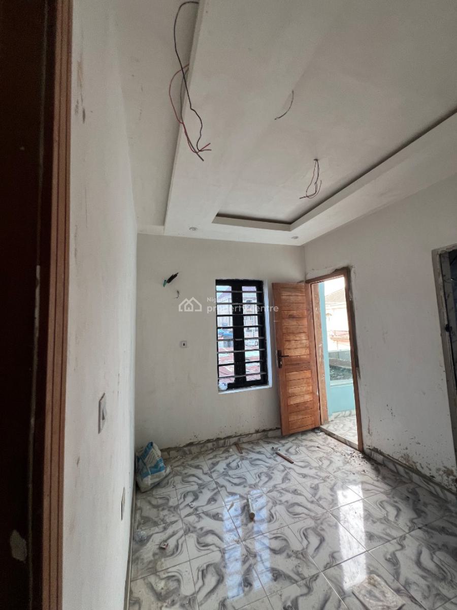 Units of One Bedroom for Lease, Araromi Street, Shomolu., Shomolu, Lagos, Mini Flat (room and Parlour) for Sale