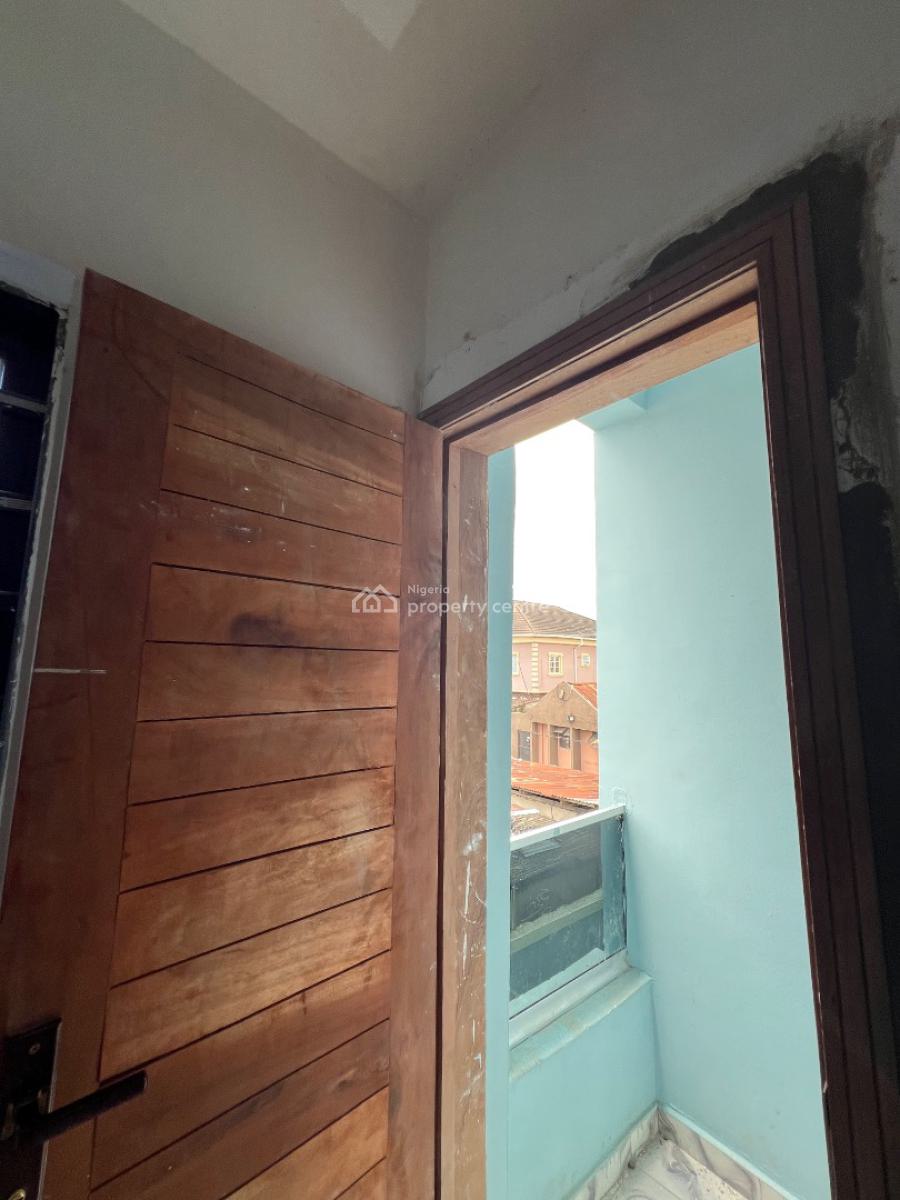 Executive and Spacious Self Contained Apartment, Araromi, Shomolu, Lagos., Shomolu, Lagos, Self Contain (single Rooms) for Rent