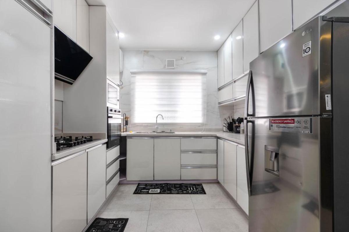 Luxurious 2 Bedroom Airbnb Apartment, Lekki Phase 1, Lekki, Lagos, Flat / Apartment Short Let