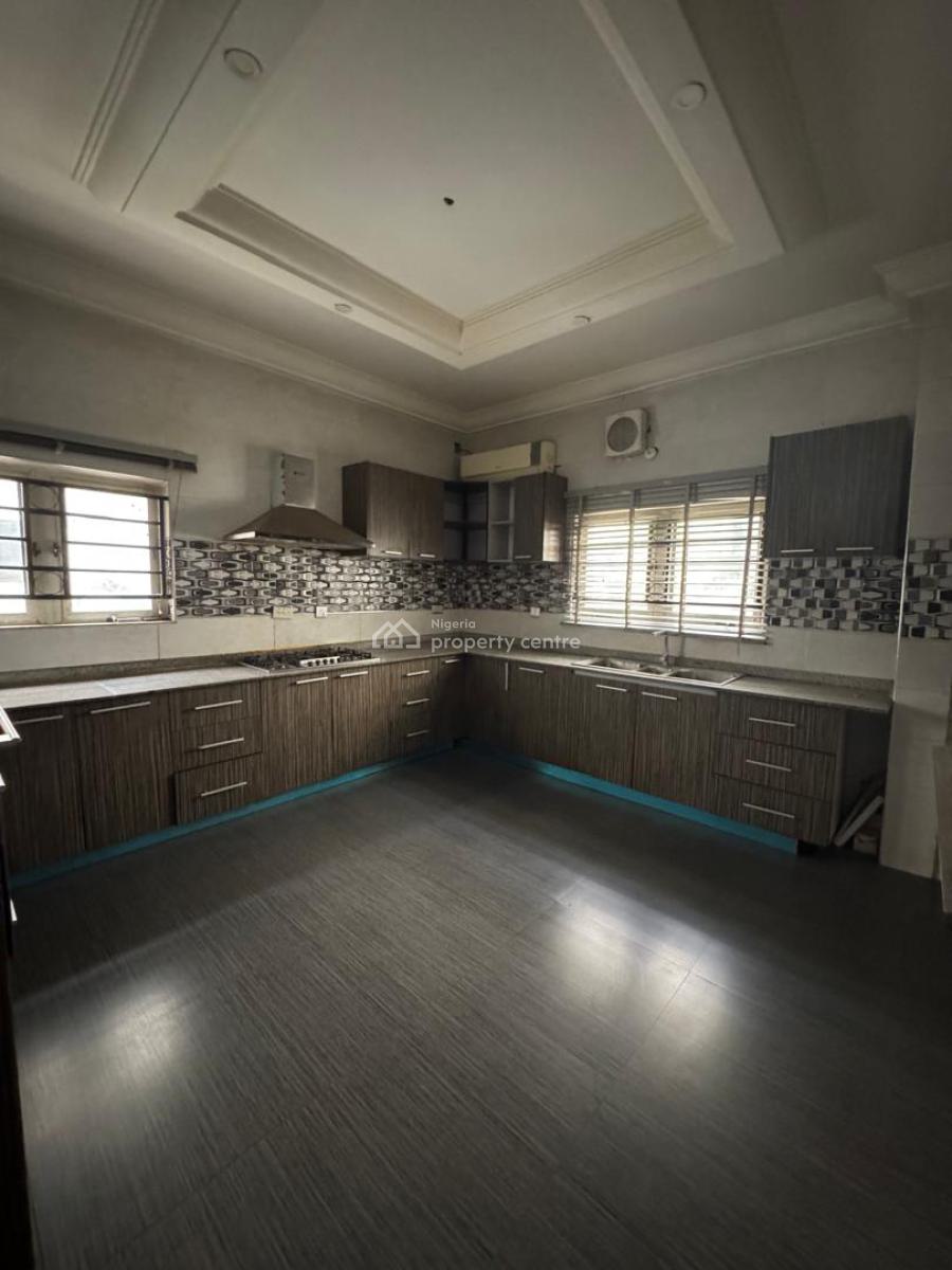 Spacious  Fully Serviced 4 Bedroom Semi Detached House with 2 Rooms Bq, Close 105, Banana Island, Ikoyi, Lagos, Semi-detached Duplex for Rent