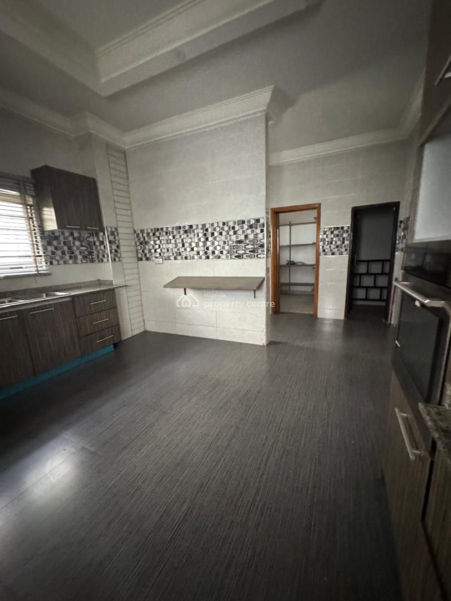 Spacious  Fully Serviced 4 Bedroom Semi Detached House with 2 Rooms Bq, Close 105, Banana Island, Ikoyi, Lagos, Semi-detached Duplex for Rent