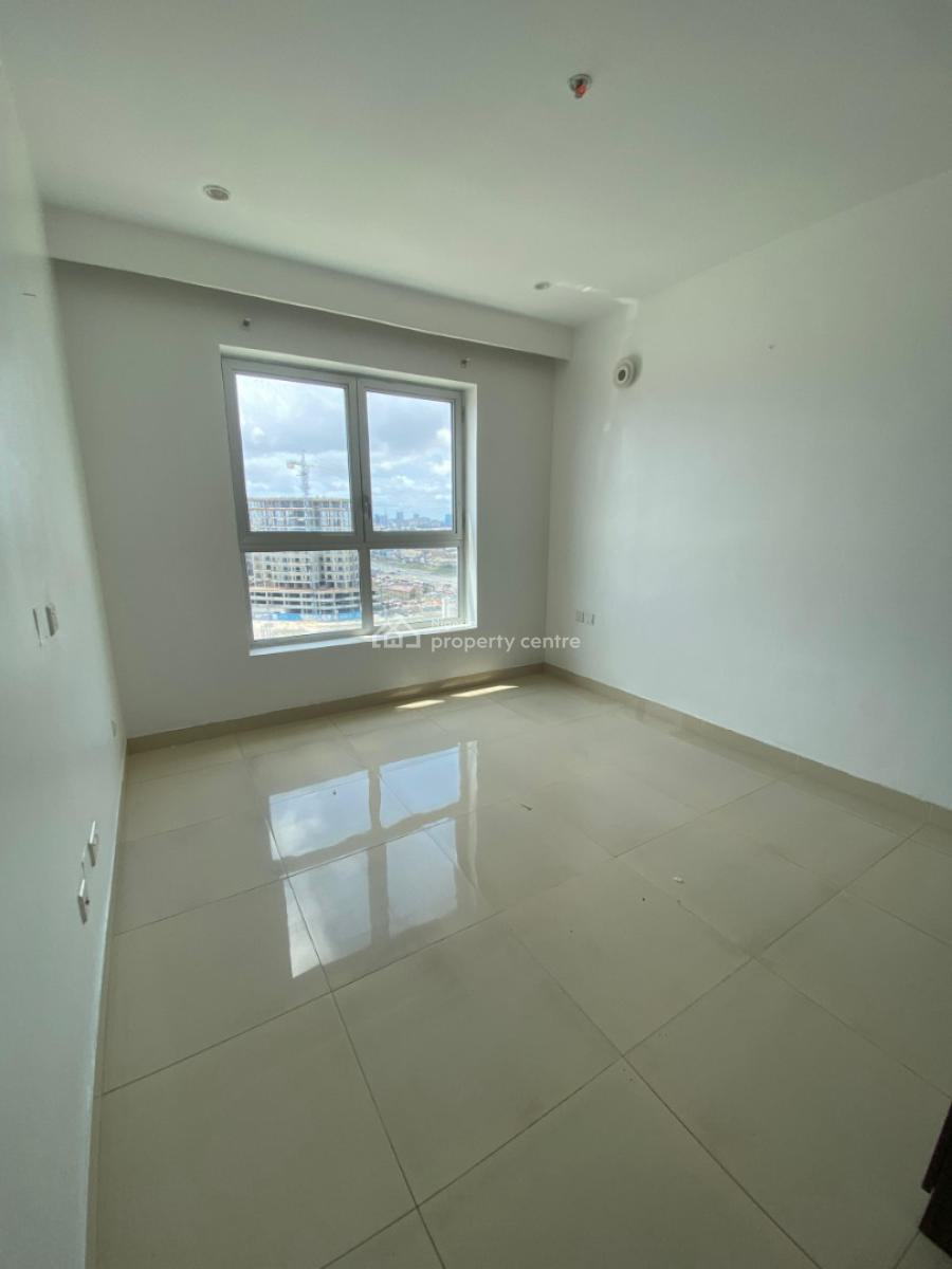 Standard Ensuite 2 Bedroom Luxury Apt in a Highrise with Pool/ Lift, Blue Waters Apartments, Lekki Phase 1, Lekki, Lagos, Flat / Apartment for Rent