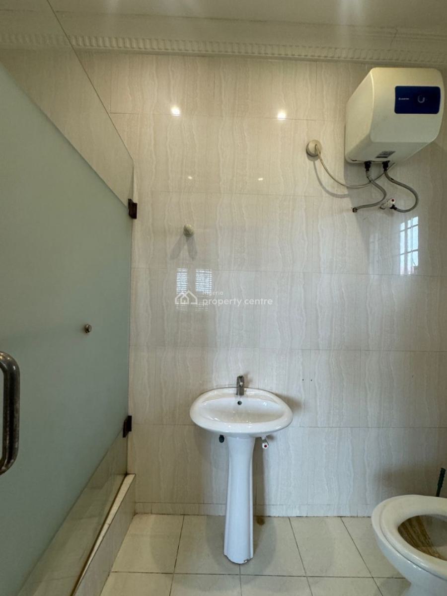 Serviced 2 Bedroom Penthouse with a Study Room, Lekki Phase 1, Lekki, Lagos, Flat / Apartment for Rent