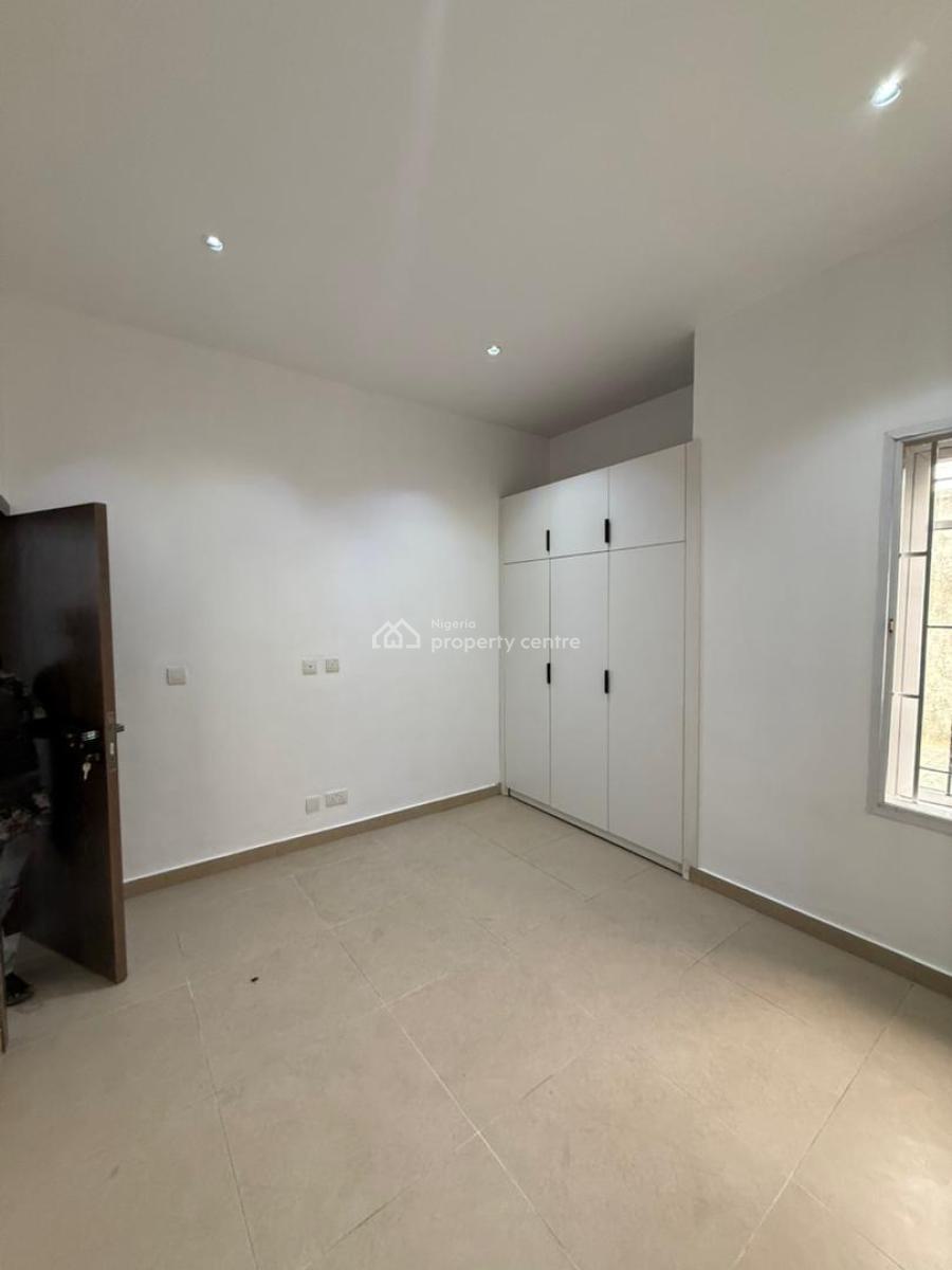 Renovated 2 Bedroom Apartment, Lekki Phase 1, Lekki, Lagos, Flat / Apartment for Rent