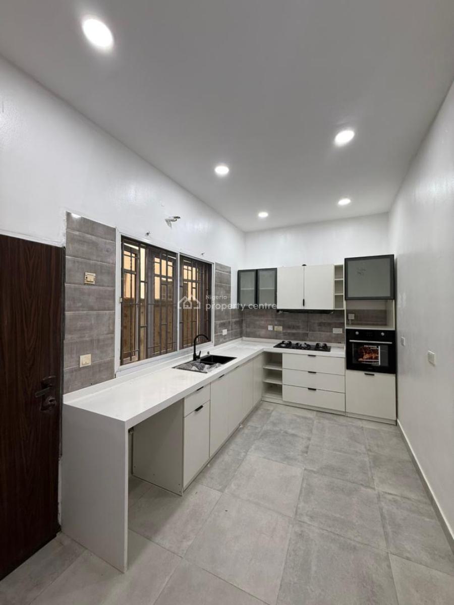 Renovated 2 Bedroom Apartment, Lekki Phase 1, Lekki, Lagos, Flat / Apartment for Rent