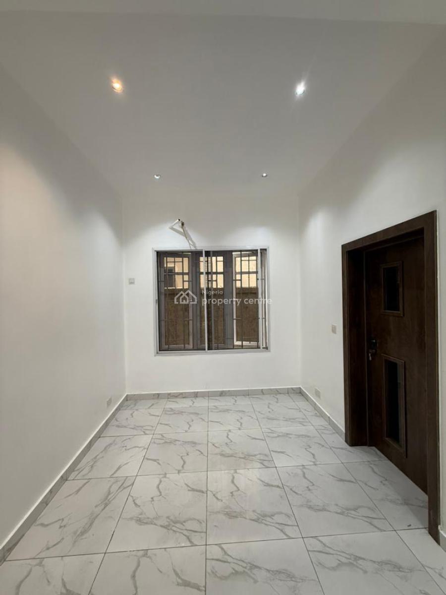 Renovated 2 Bedroom Apartment, Lekki Phase 1, Lekki, Lagos, Flat / Apartment for Rent