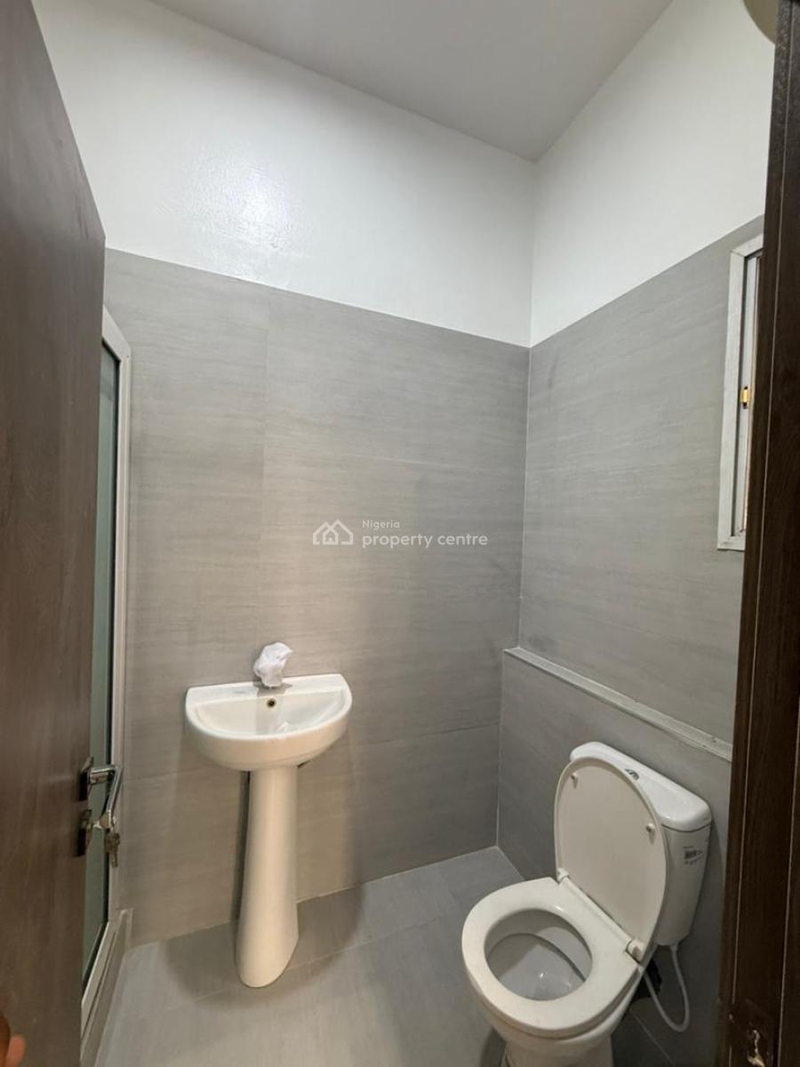 Renovated 2 Bedroom Apartment, Lekki Phase 1, Lekki, Lagos, Flat / Apartment for Rent