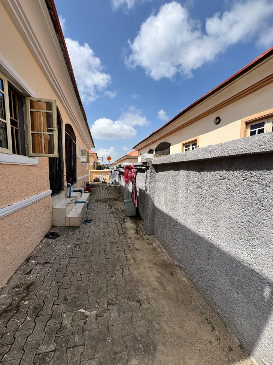 Solidly Built & Luxurious 3-beds Fully Detached Bungalow, By Von Luxury Estate Near Trademore Estate, Lugbe District, Abuja, Detached Bungalow for Sale
