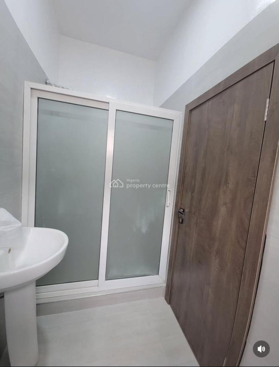 a Serviced Two (2) Bedroom Apartment with a Room Boys Quarter, Lekki Phase 1, Lekki, Lagos, Flat / Apartment for Rent