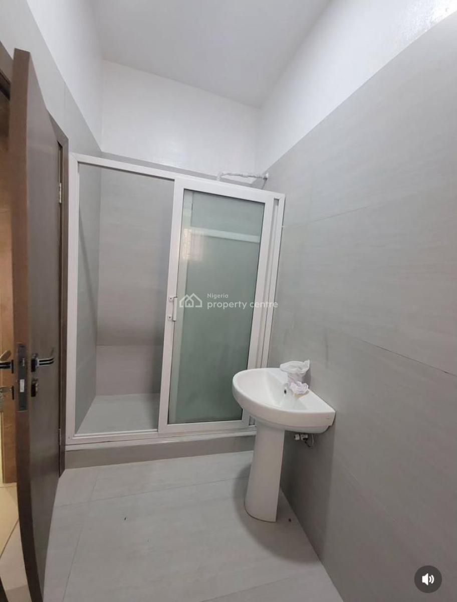 a Serviced Two (2) Bedroom Apartment with a Room Boys Quarter, Lekki Phase 1, Lekki, Lagos, Flat / Apartment for Rent