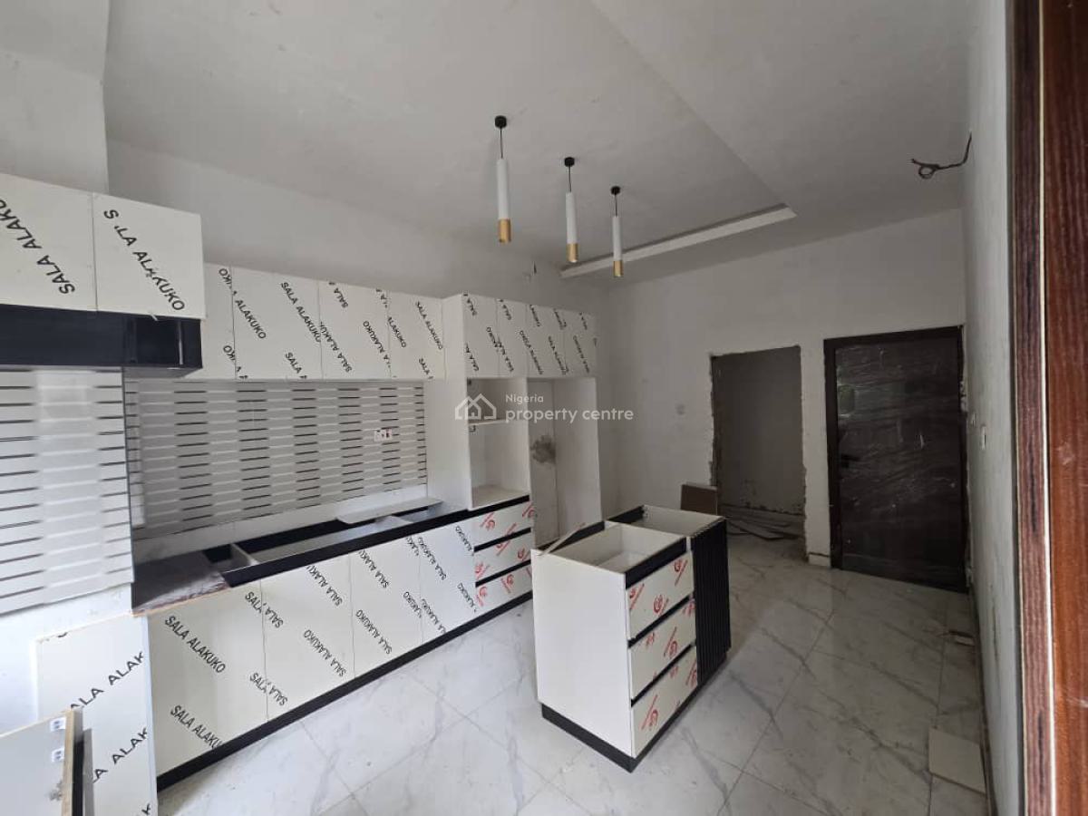 Newly Built 2 Bedroom Apartment Penthouse with Bq on 5th Floor, Lekki Phase 1, Lekki, Lagos, Flat / Apartment for Rent