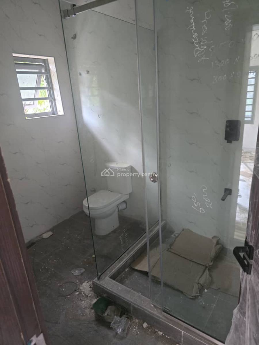 Newly Built 2 Bedroom Apartment Penthouse with Bq on 5th Floor, Lekki Phase 1, Lekki, Lagos, Flat / Apartment for Rent