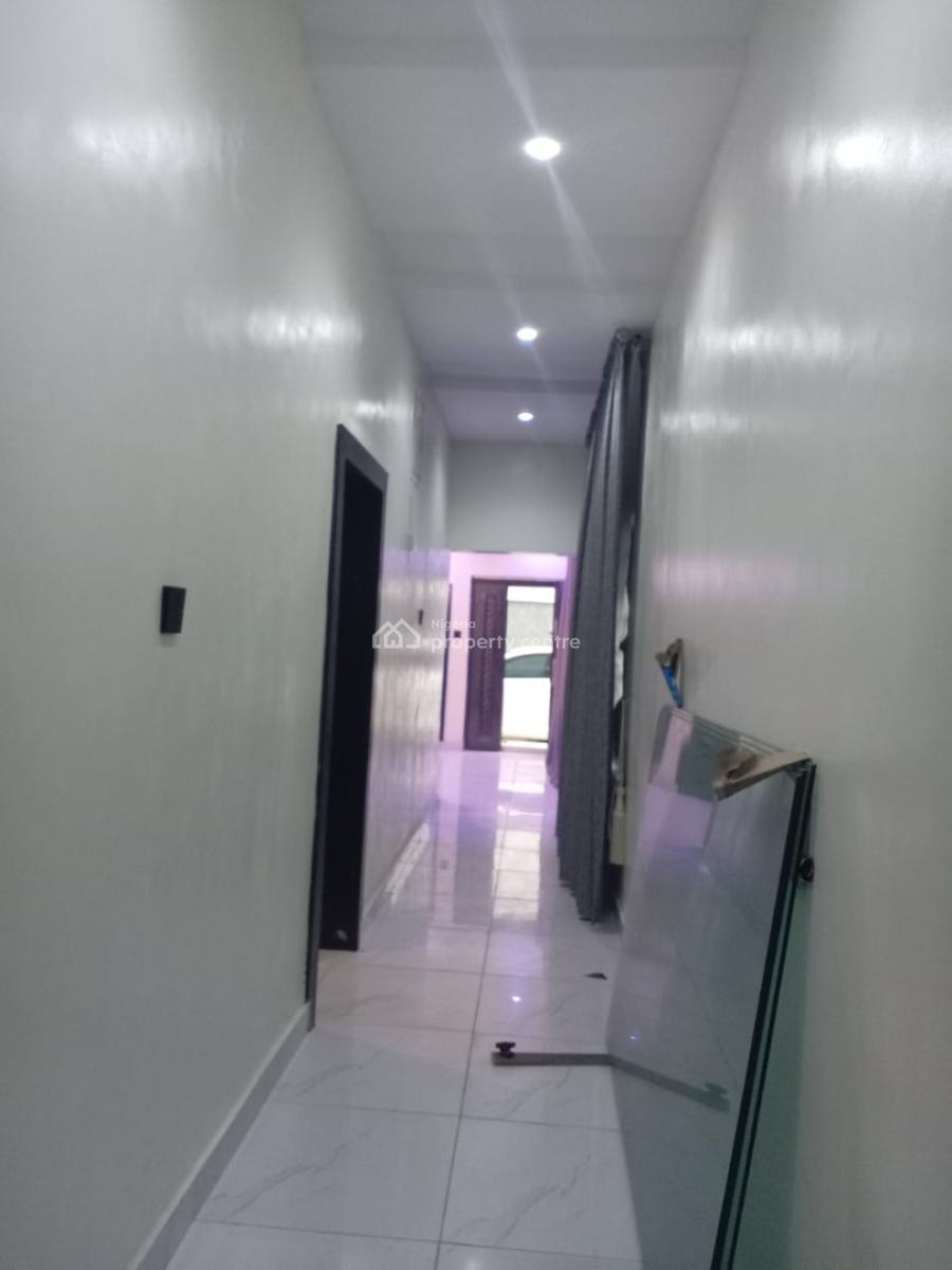 a Luxury 2 Bedrooms Flat, General Paint, Lekki Phase 2, Lekki, Lagos, Flat / Apartment for Rent