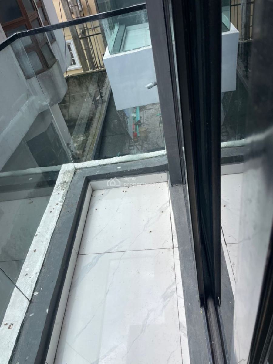 Stunning  and Well Structured Apartment   Location*:lekki, Ikate, Lekki, Lagos, Block of Flats for Sale