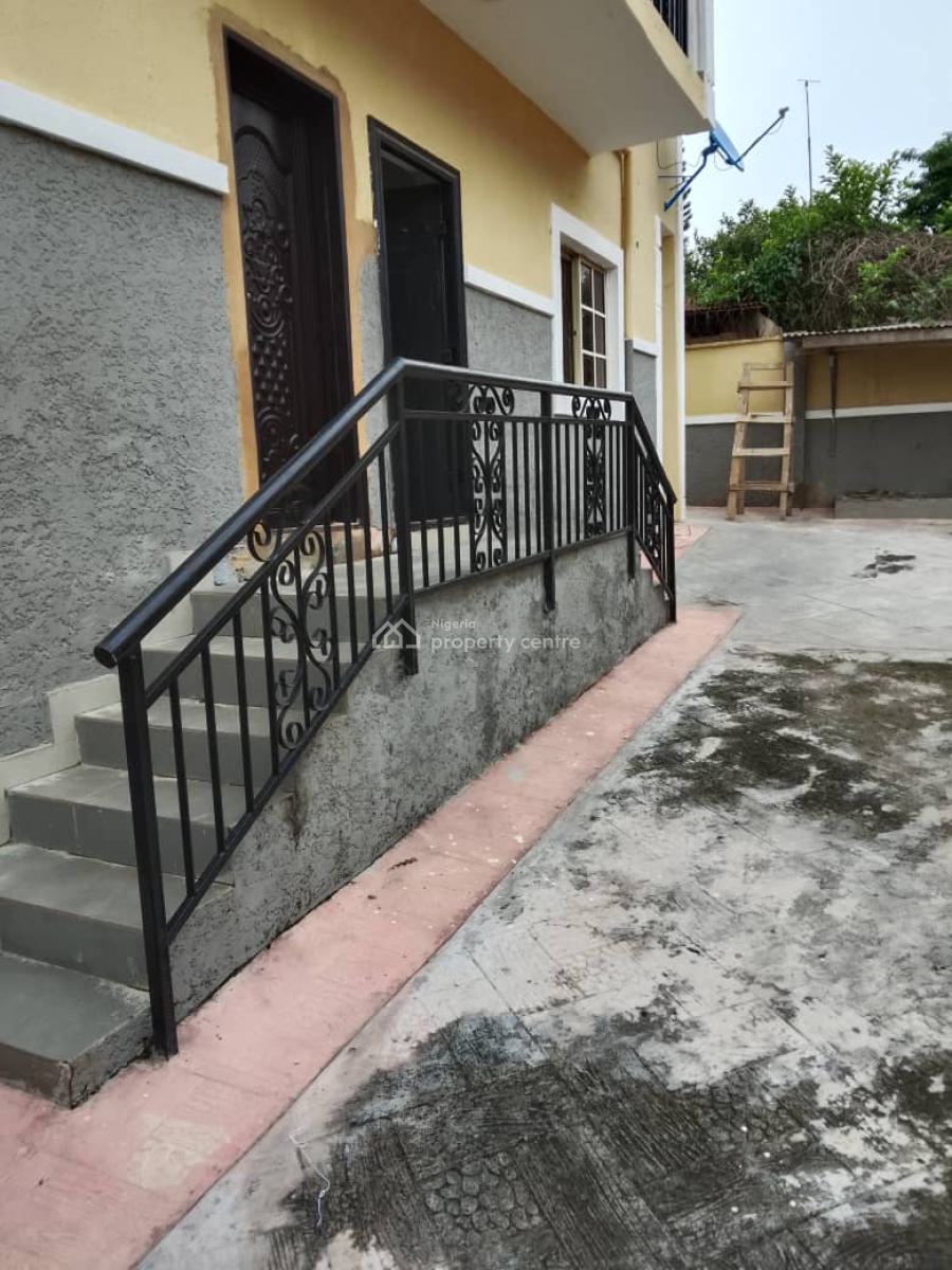 3 Bedroom Flat Downstairs Available 3 Toilets, Gra Phase 1, Magodo, Lagos, Flat / Apartment for Rent