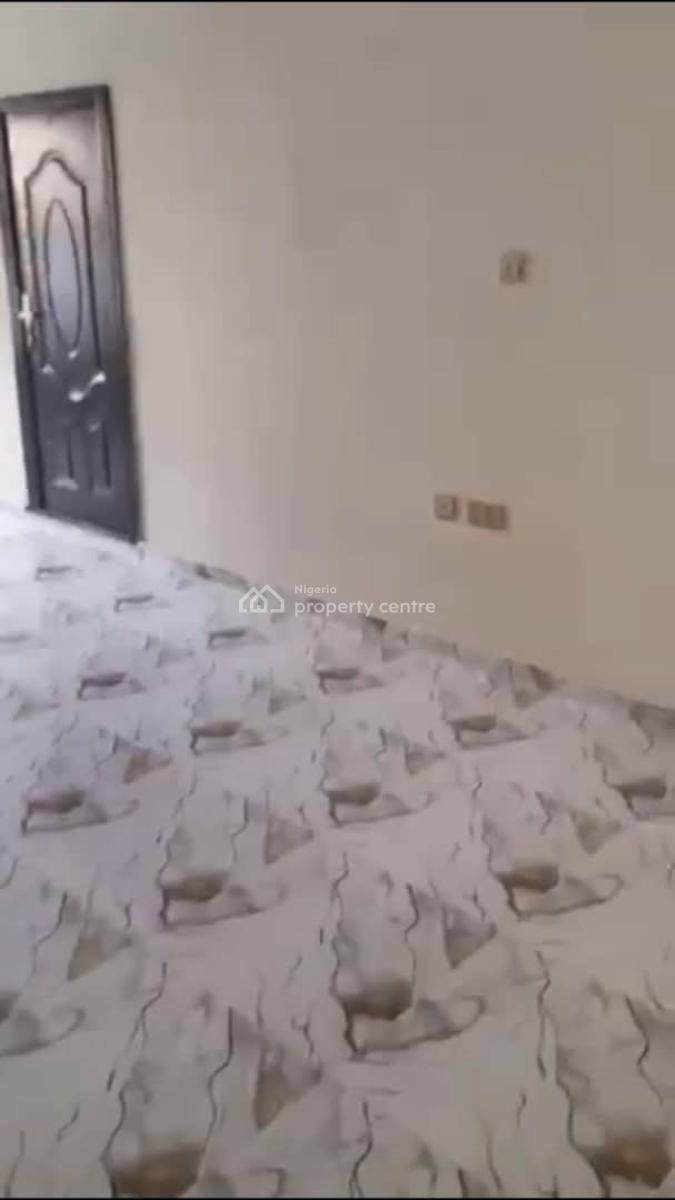 Lovely 2 Bedroom Flat, Off Kilo, Surulere, Lagos, Flat / Apartment for Rent