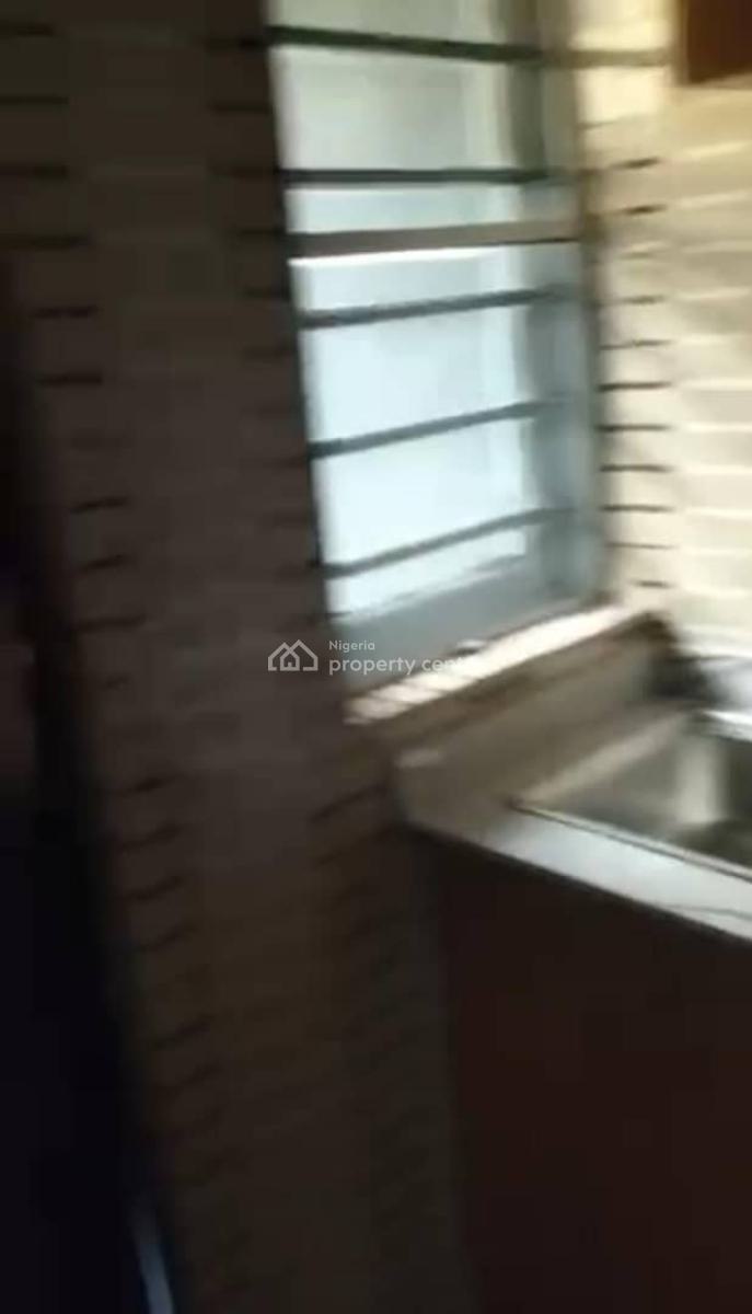 Lovely 2 Bedroom Flat, Off Kilo, Surulere, Lagos, Flat / Apartment for Rent