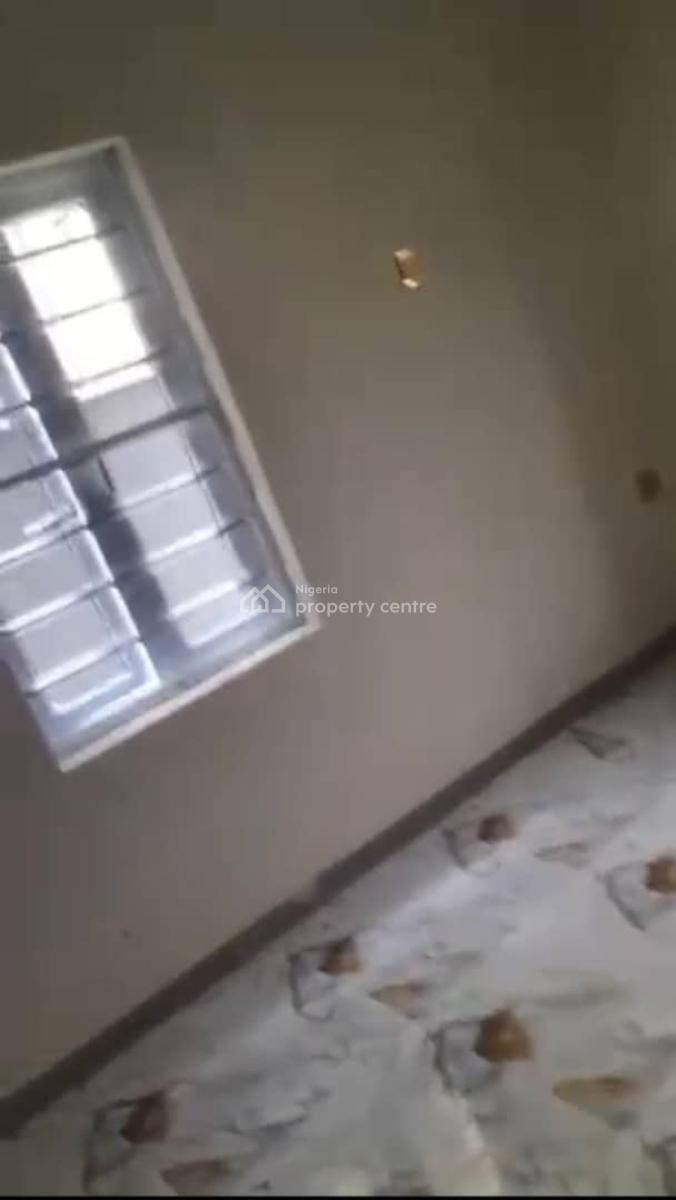 Lovely 2 Bedroom Flat, Off Kilo, Surulere, Lagos, Flat / Apartment for Rent