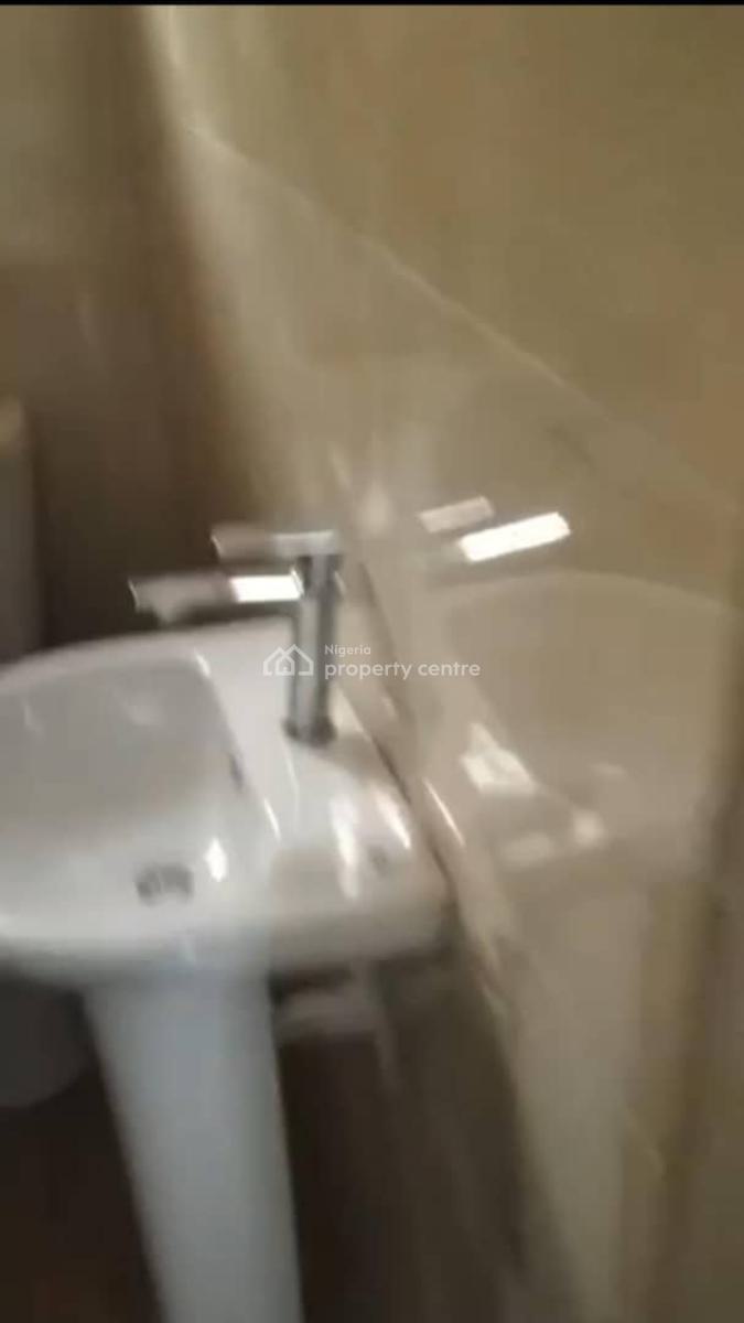 Lovely 2 Bedroom Flat, Off Kilo, Surulere, Lagos, Flat / Apartment for Rent